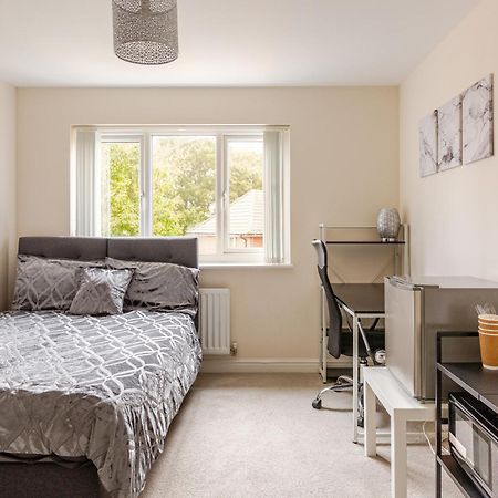 Large Double Room & Private Ensuite Bathroom, Badbury Park, Swindon, Near Great Western Hospital Exterior foto